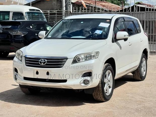 Toyota Vanguard 2008 White