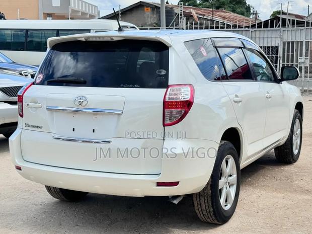 Toyota Vanguard 2008 White