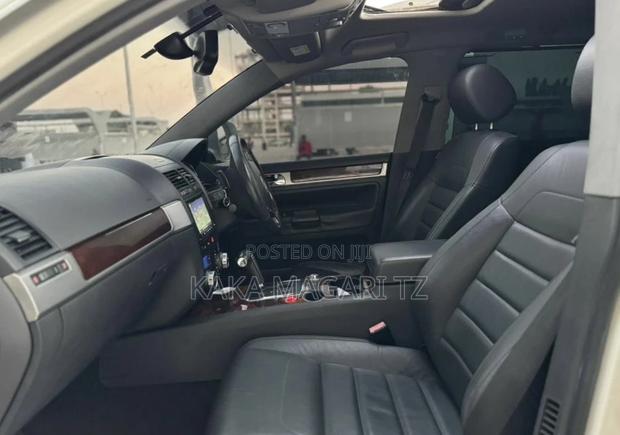 Volkswagen Touareg 2010 White
