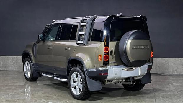 Land Rover Defender X-Dynamic HSE 2022 Gold