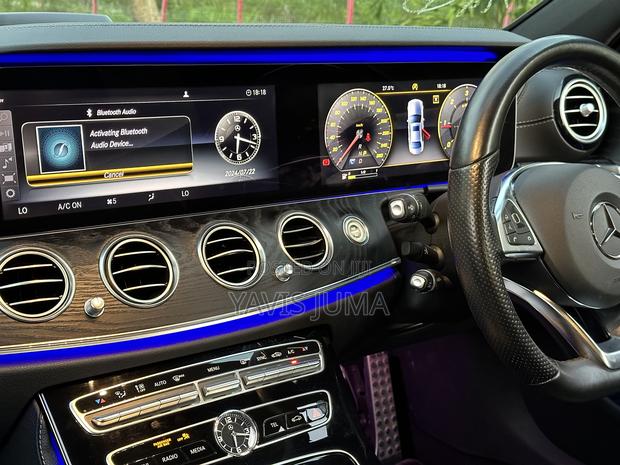 Mercedes-Benz E220 2017 Blue