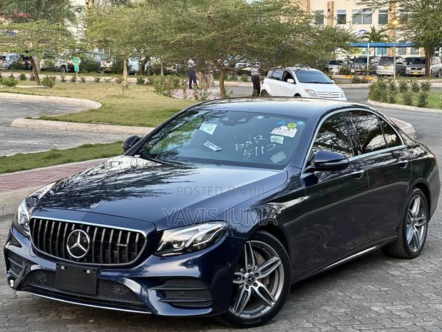 Mercedes-Benz E220 2017 Blue