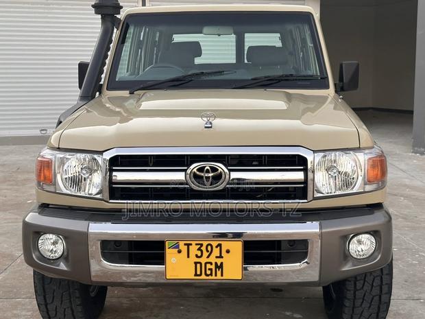 Toyota Land Cruiser 2015 Beige