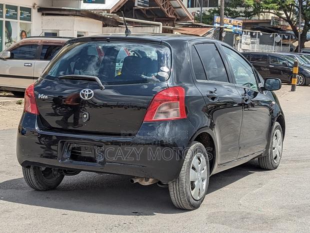 Toyota Vitz 2009 Black
