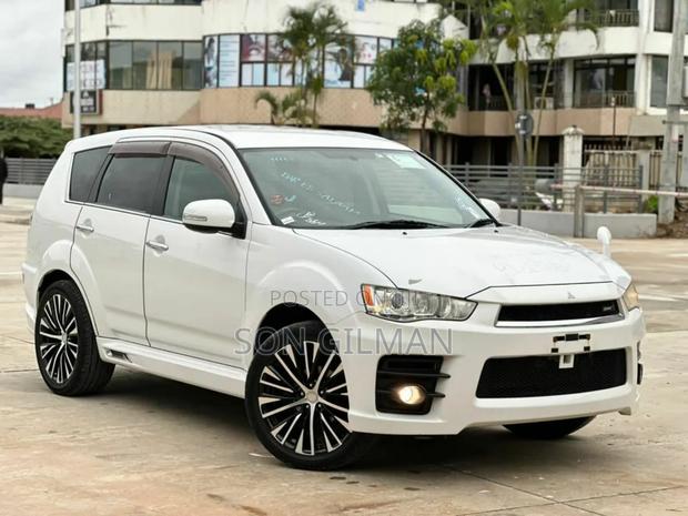 Mitsubishi Outlander 2011 White