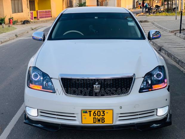 Toyota Crown 2006 White