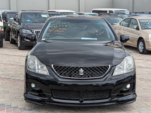 Toyota Crown 2010 Black