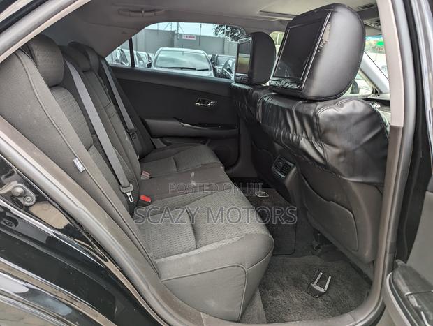 Toyota Crown 2010 Black