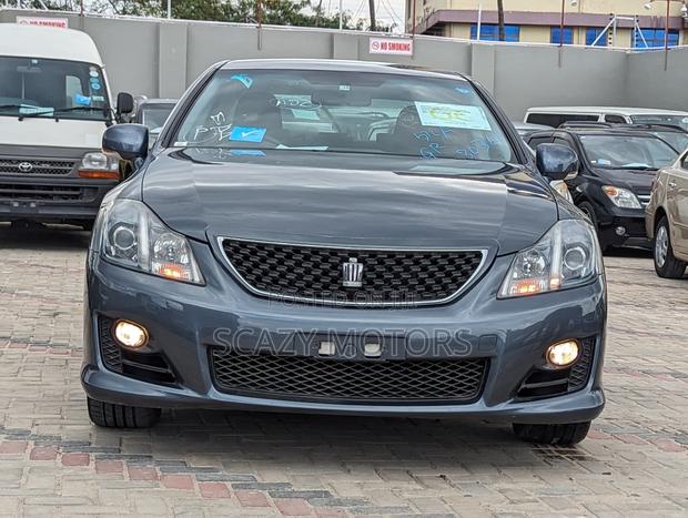 Toyota Crown 2010 Gray