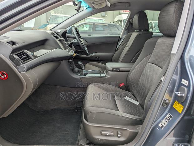 Toyota Crown 2010 Gray