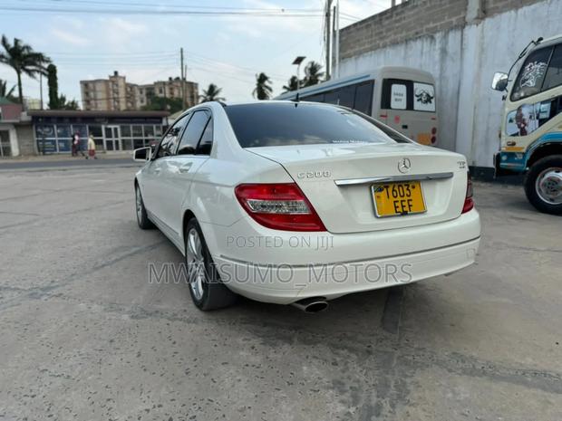 Mercedes-Benz C200 2010 Off white