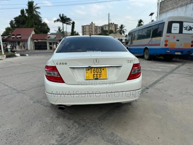 Mercedes-Benz C200 2010 Off white