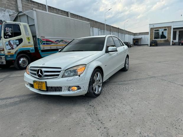 Mercedes-Benz C200 2010 Off white