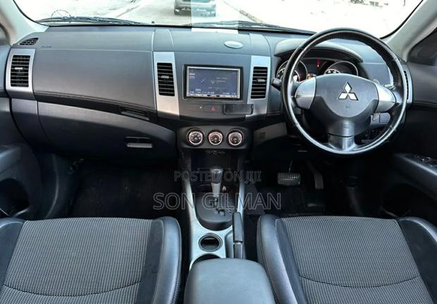 Mitsubishi Outlander 2011 Pearl