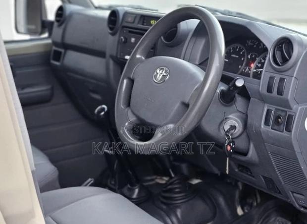 Toyota Land Cruiser 2015 Brown