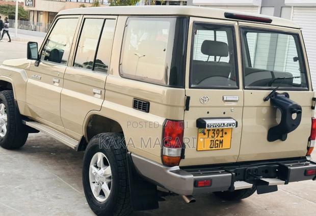 Toyota Land Cruiser 2015 Brown