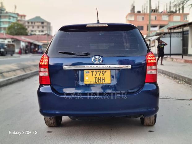 Toyota Wish 2005 Blue