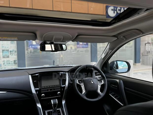 Mitsubishi Pajero 2021 White