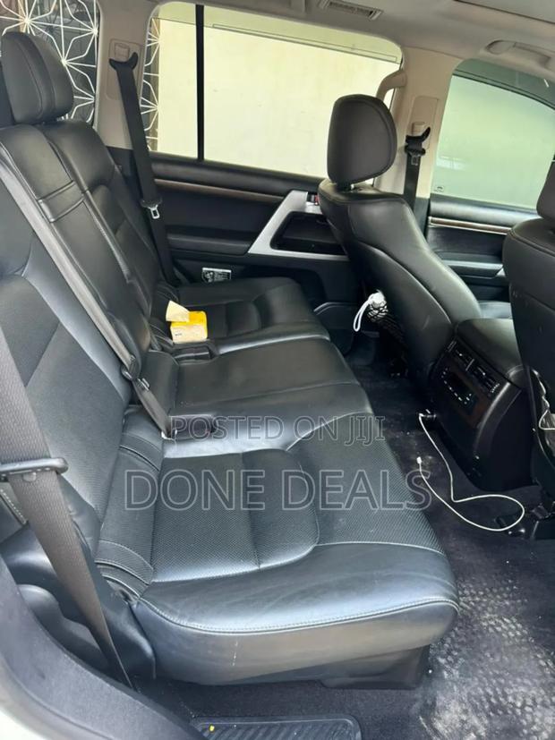 Toyota Land Cruiser 2017 White