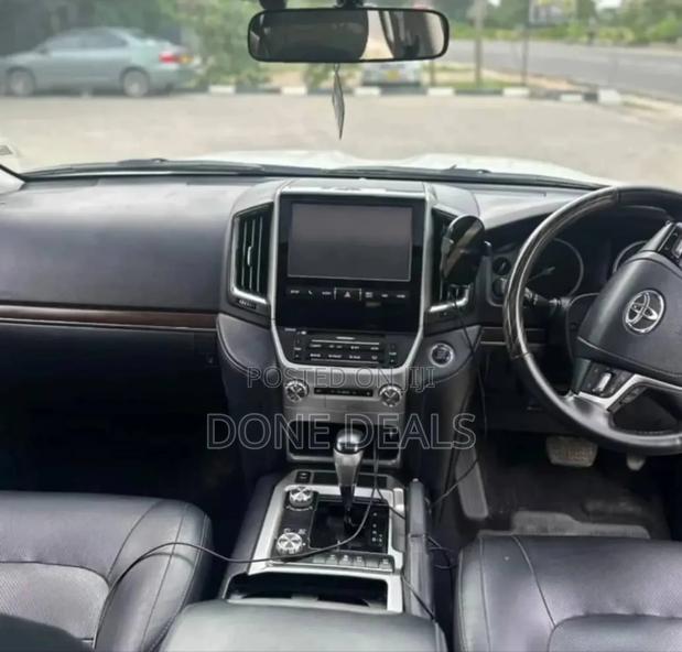 Toyota Land Cruiser 2017 White