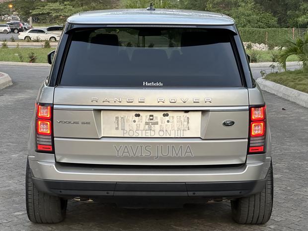 Land Rover Discovery 2015 Gold