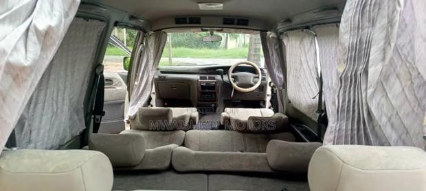 Toyota Noah 2001 Off white