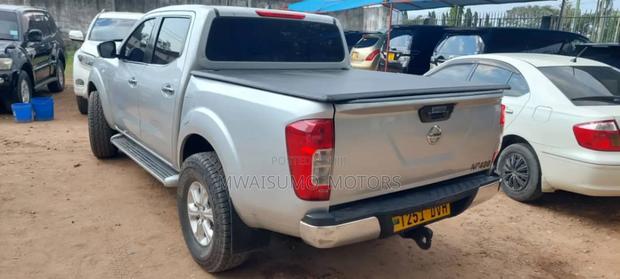 Nissan Navara 2020 Silver