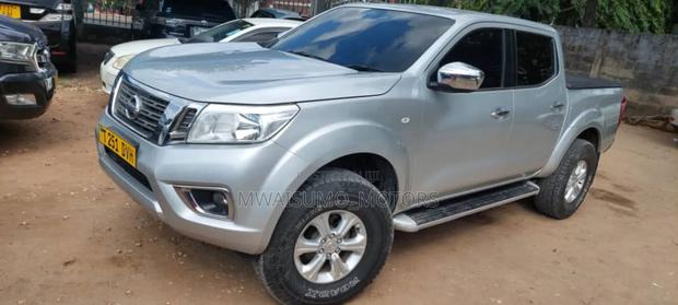 Nissan Navara 2020 Silver