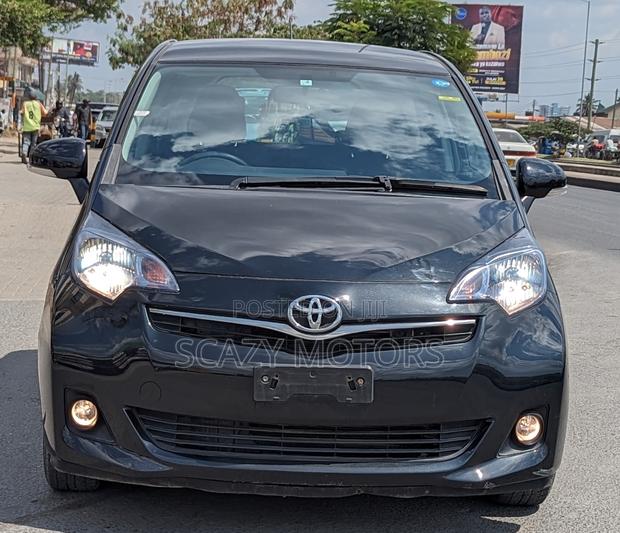 Toyota Ractis 2010 Black