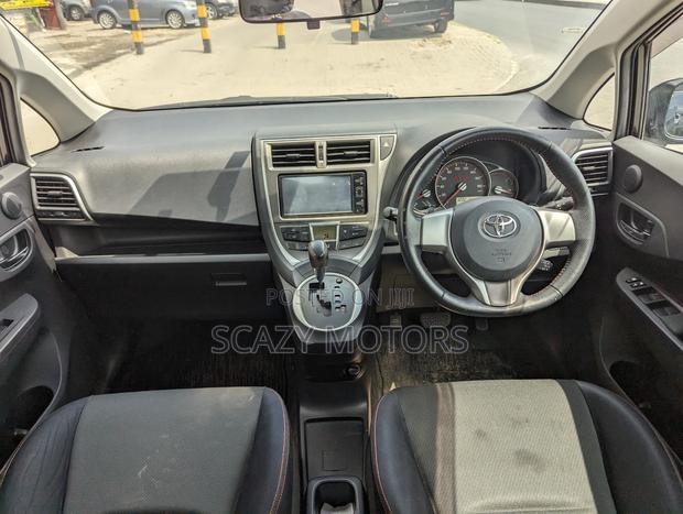 Toyota Ractis 2010 Black