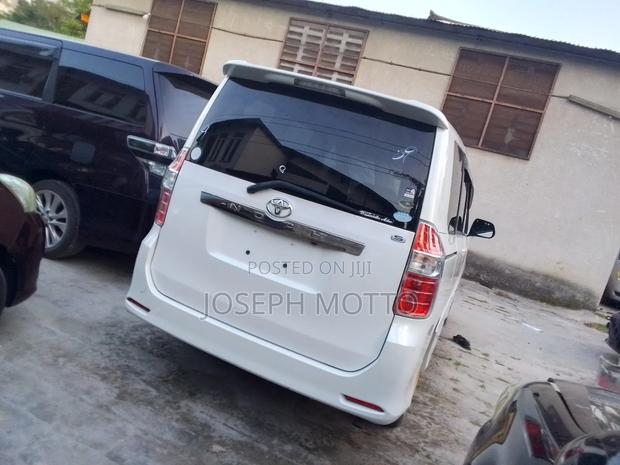 Toyota Noah 2008 Silver