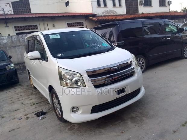 Toyota Noah 2008 Silver