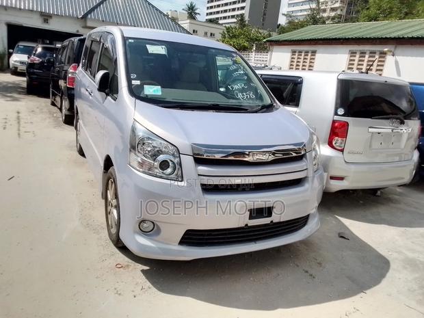 Toyota Noah 2008 Silver