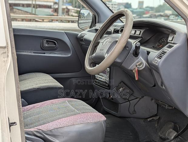 Toyota Noah 2001 White