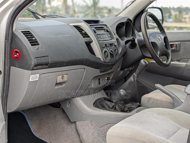 Toyota Hilux 2006 Silver