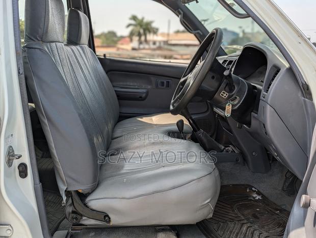 Toyota Hilux 1999 White