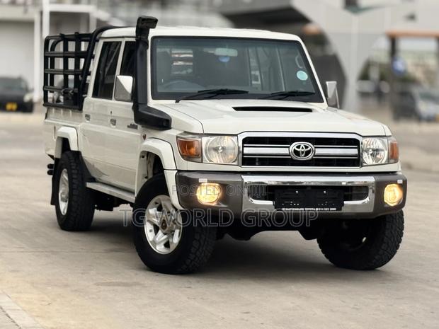Toyota Land Cruiser 2014 White