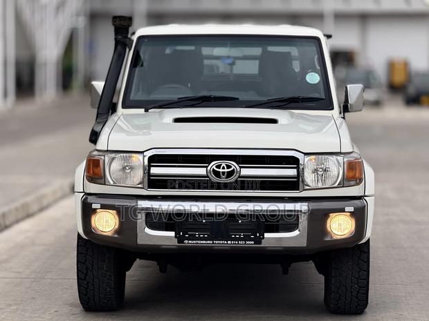 Toyota Land Cruiser 2014 White