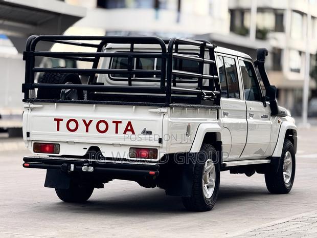 Toyota Land Cruiser 2014 White