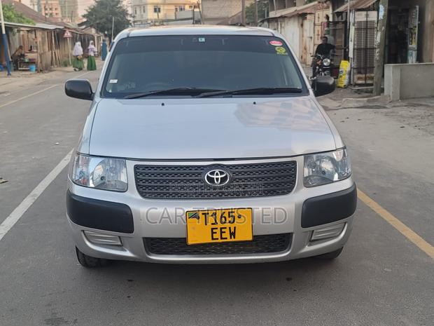 Toyota Succeed 2004 Silver