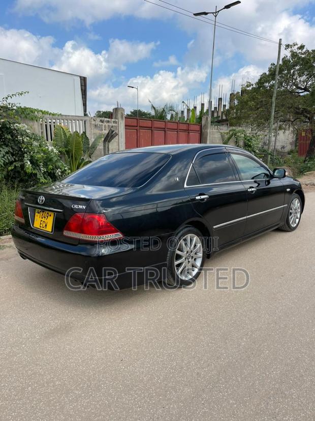 Toyota Crown Royale 2005 Black