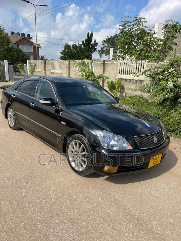 Toyota Crown Royale 2005 Black