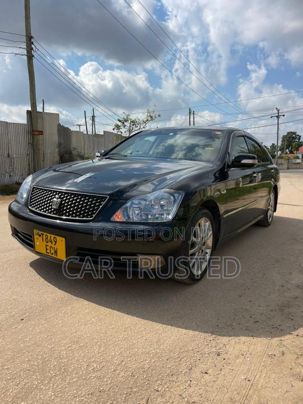 Toyota Crown Royale 2005 Black
