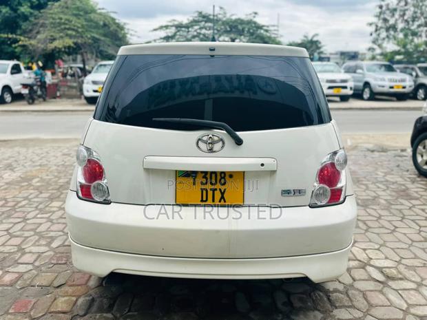 Toyota IST 2004 White