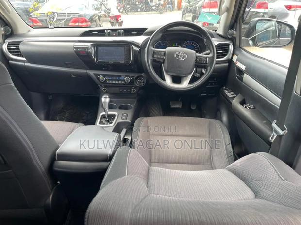 Toyota Hilux 2018 Black