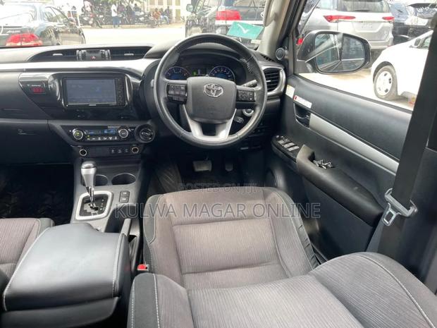 Toyota Hilux 2018 Black