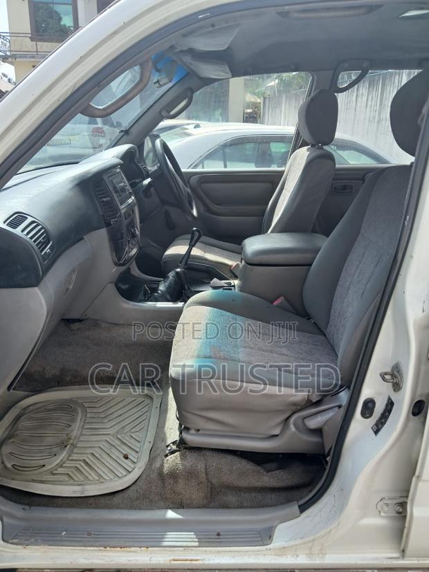 Toyota Land Cruiser 1999 White