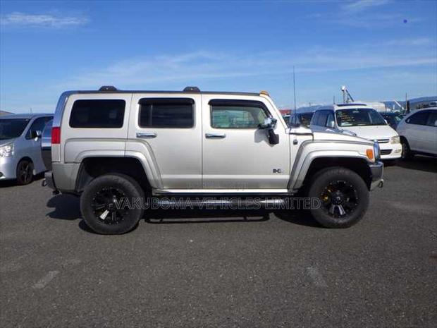 Hummer H3 2006 Gold
