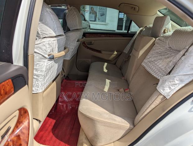Toyota Crown Royale 2005 Off white