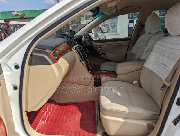 Toyota Crown Royale 2005 Off white